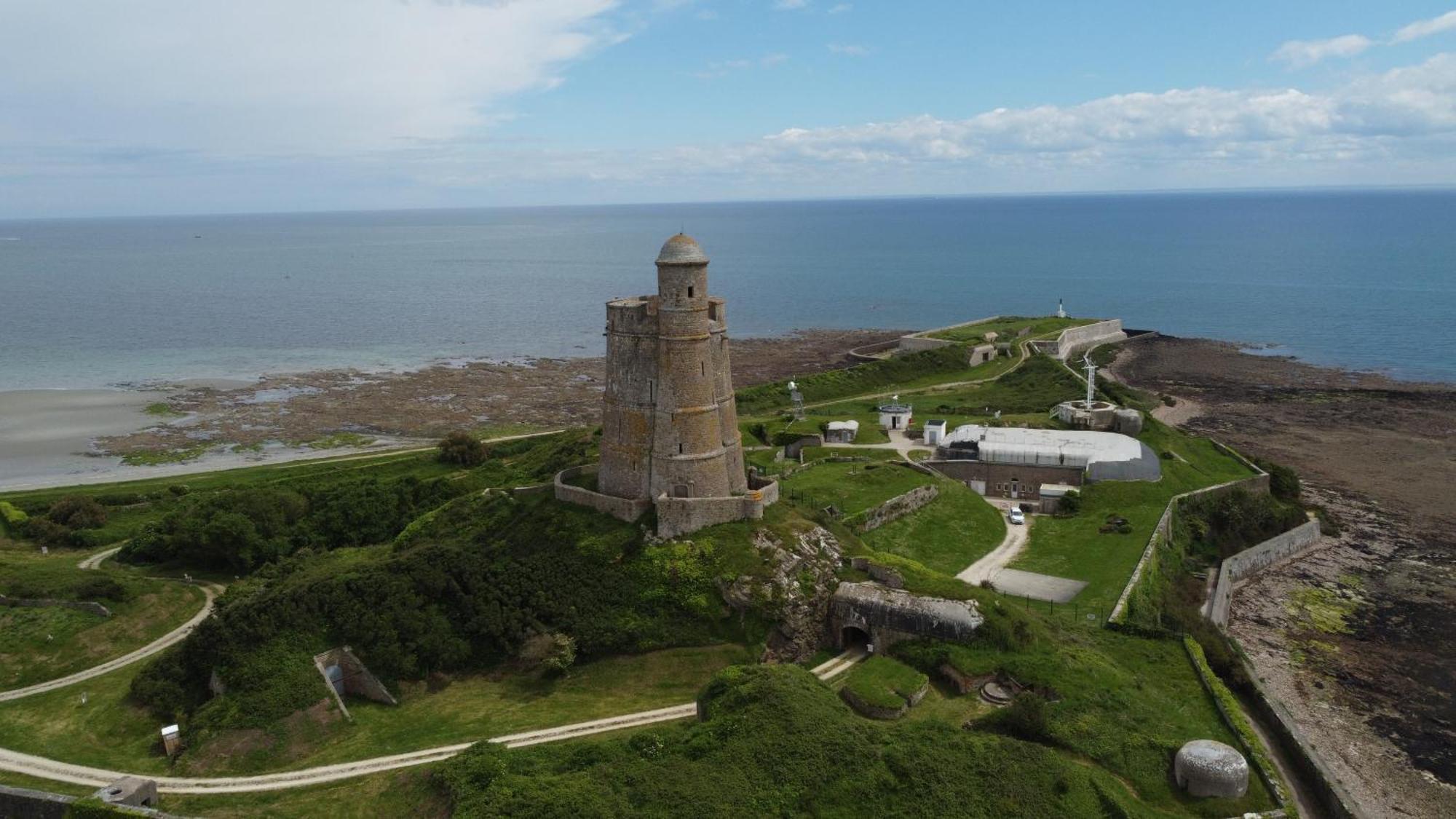 Aux Portes De La Hougue Quettehou Eksteriør billede